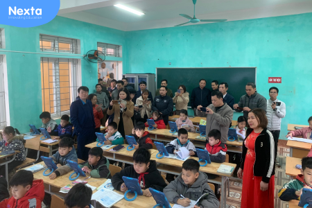 Sở GD&ĐT Hòa Bình, Cao Bằng và Bắc Kạn tham quan mô hình lớp học thông minh Nexta tại trường Tiểu học Ba Khan - Hoà Bình